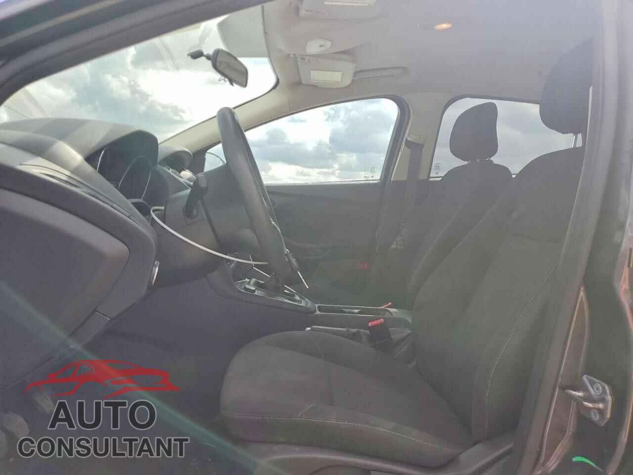 FORD FOCUS 2017 - 1FADP3E29HL253570