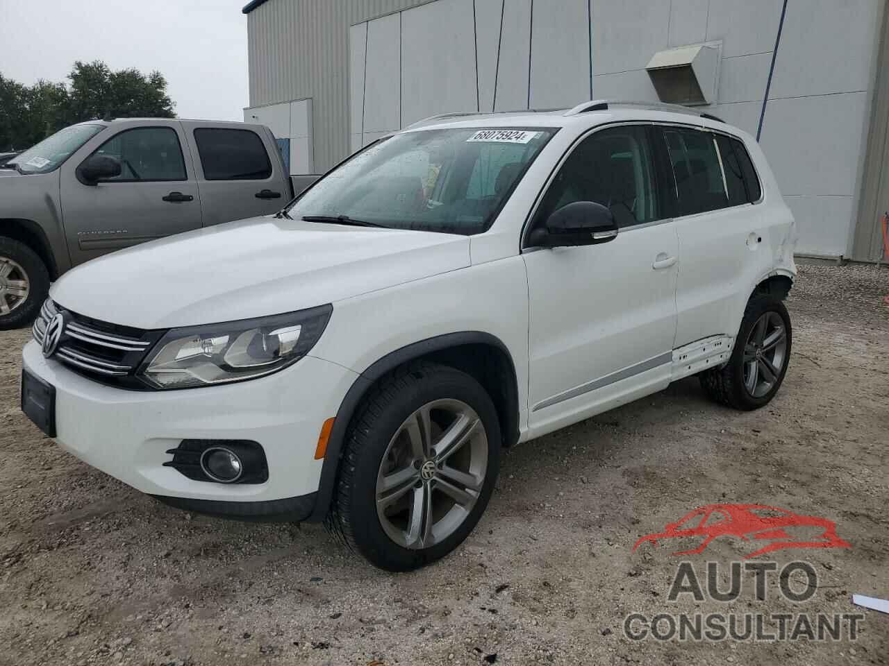 VOLKSWAGEN TIGUAN 2017 - WVGTV7AX5HK014670