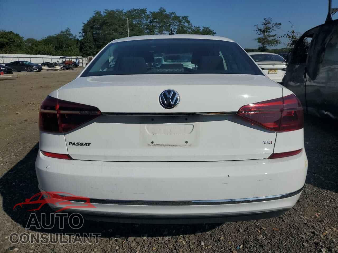 VOLKSWAGEN PASSAT 2017 - 1VWAT7A32HC035708