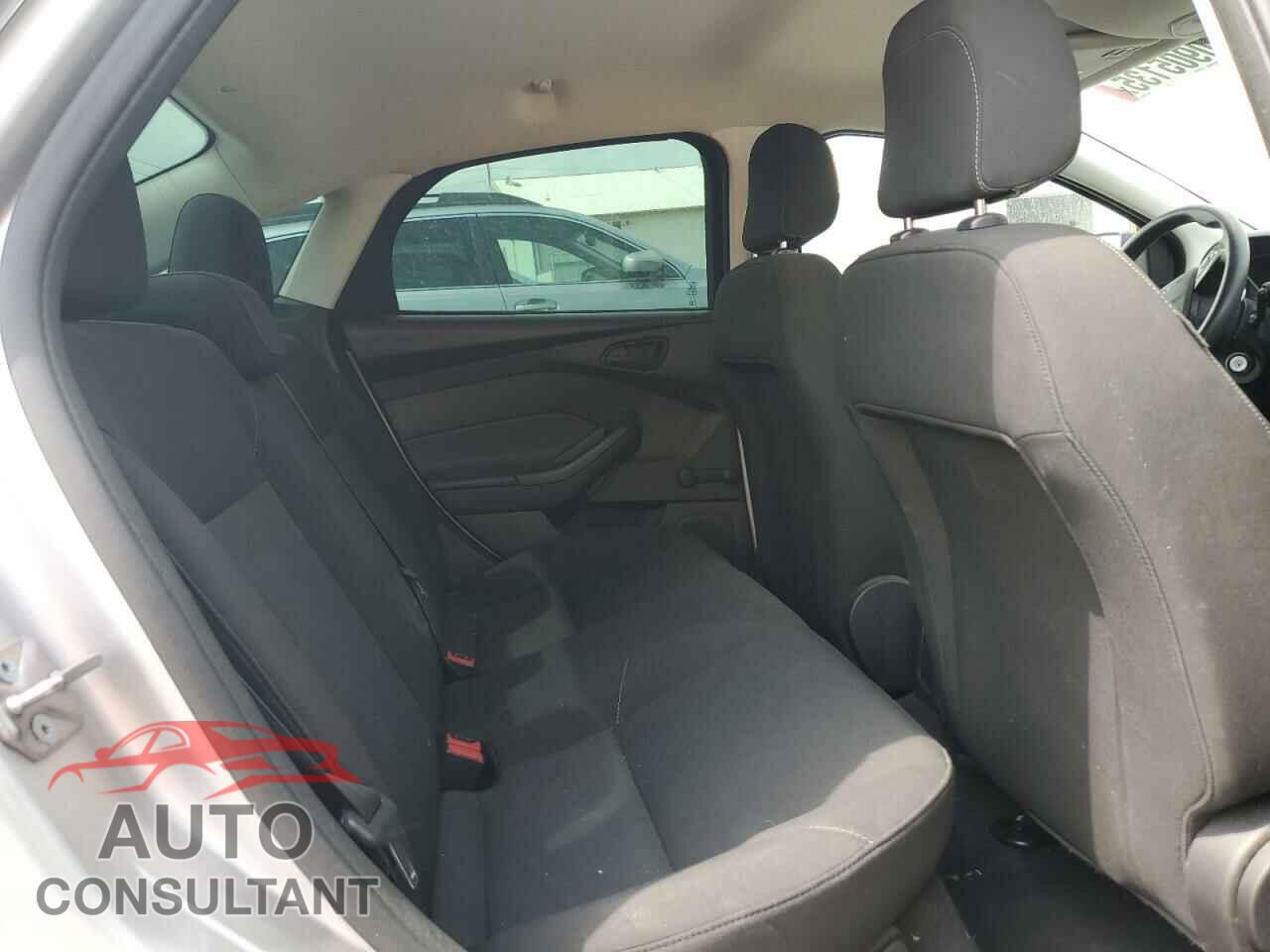 FORD FOCUS 2015 - 1FADP3E20FL308355