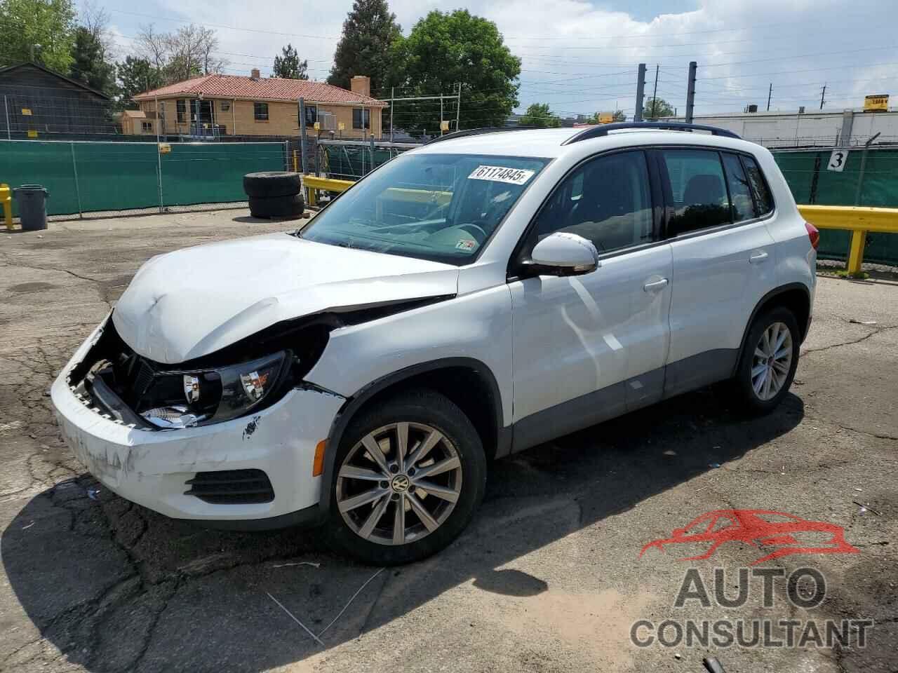 VOLKSWAGEN TIGUAN 2017 - WVGAV7AX7HK047466