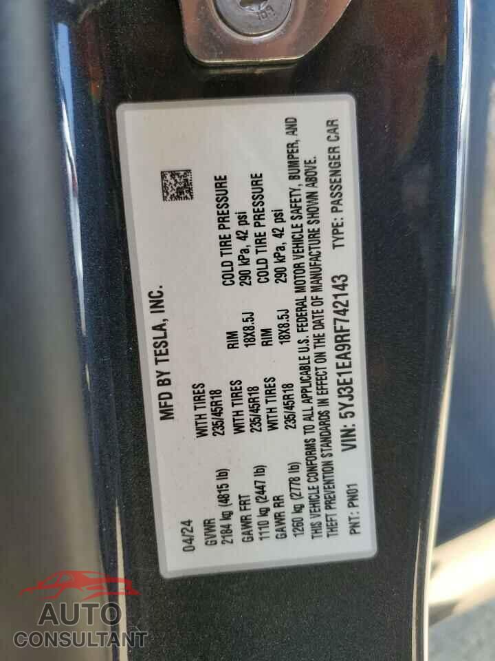 TESLA MODEL 3 2024 - 5YJ3E1EA9RF742143