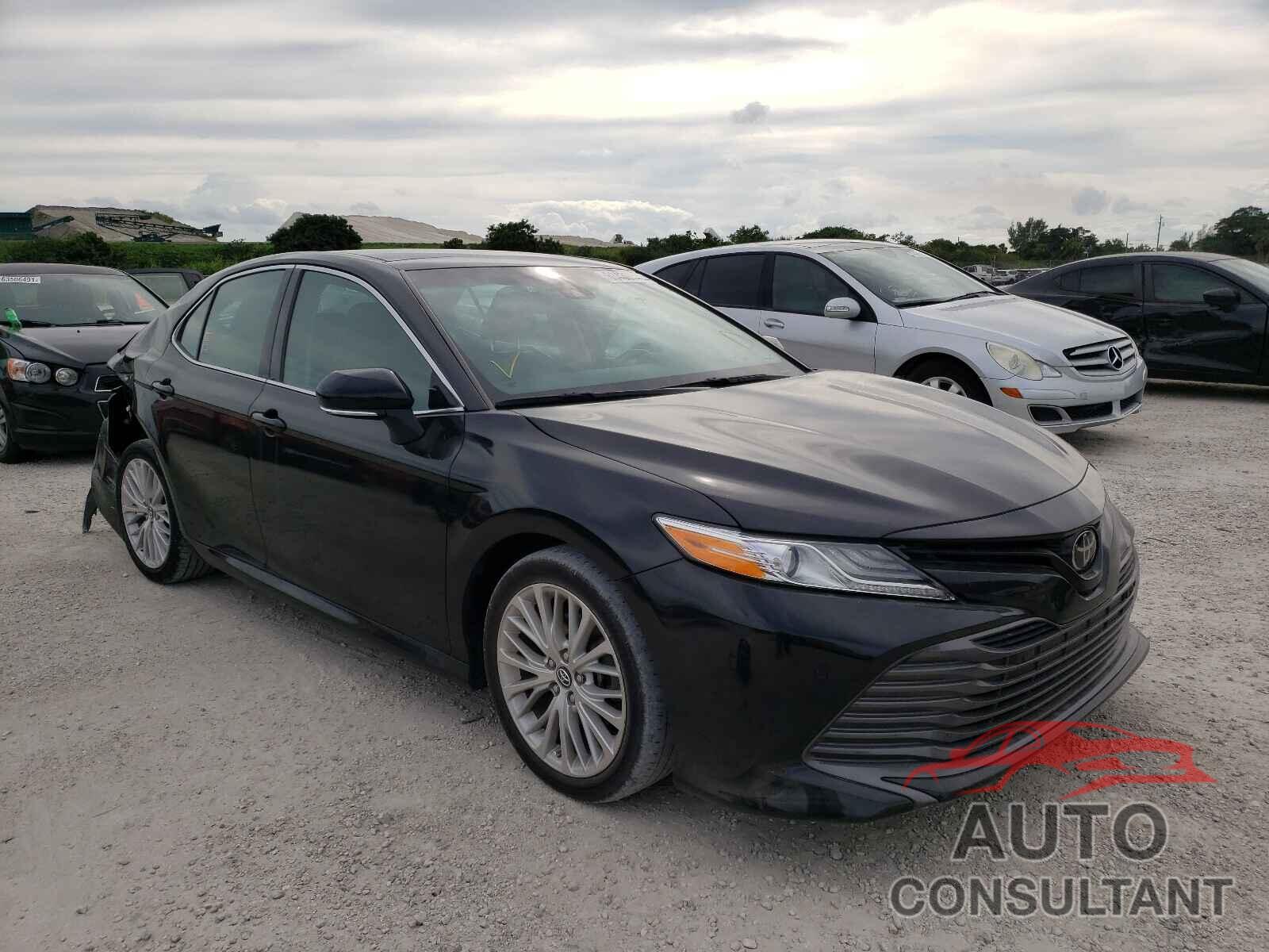 TOYOTA CAMRY 2018 - 4T1B11HK4JU073945