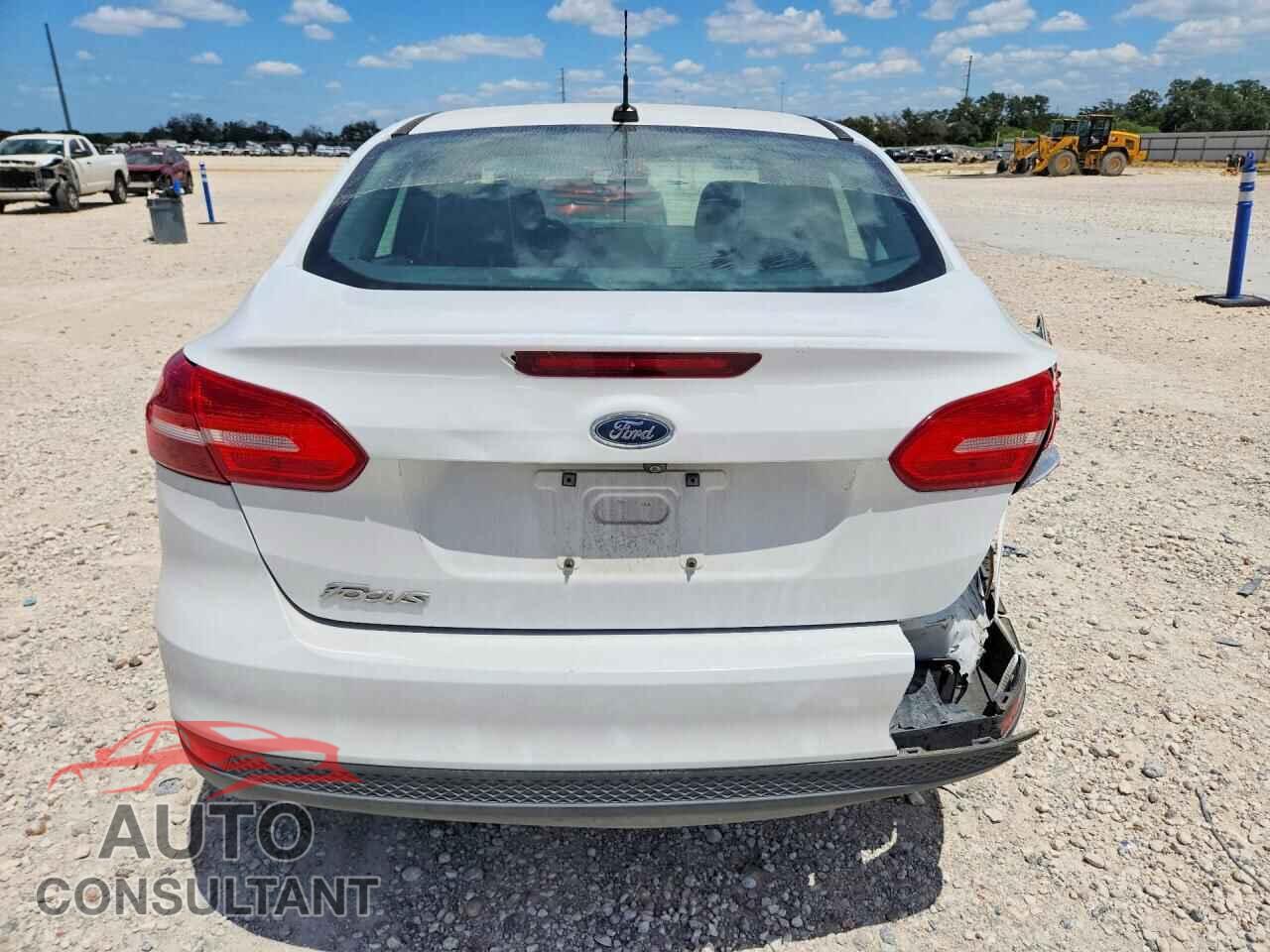FORD FOCUS 2018 - 1FADP3E26JL230964