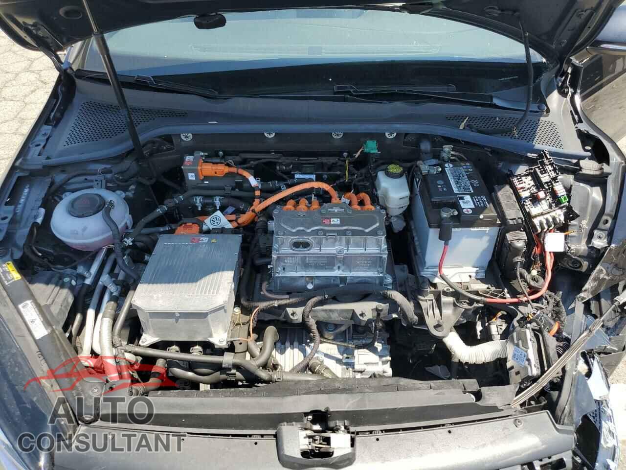 VOLKSWAGEN GOLF 2018 - WVWPR7AU8JW912890