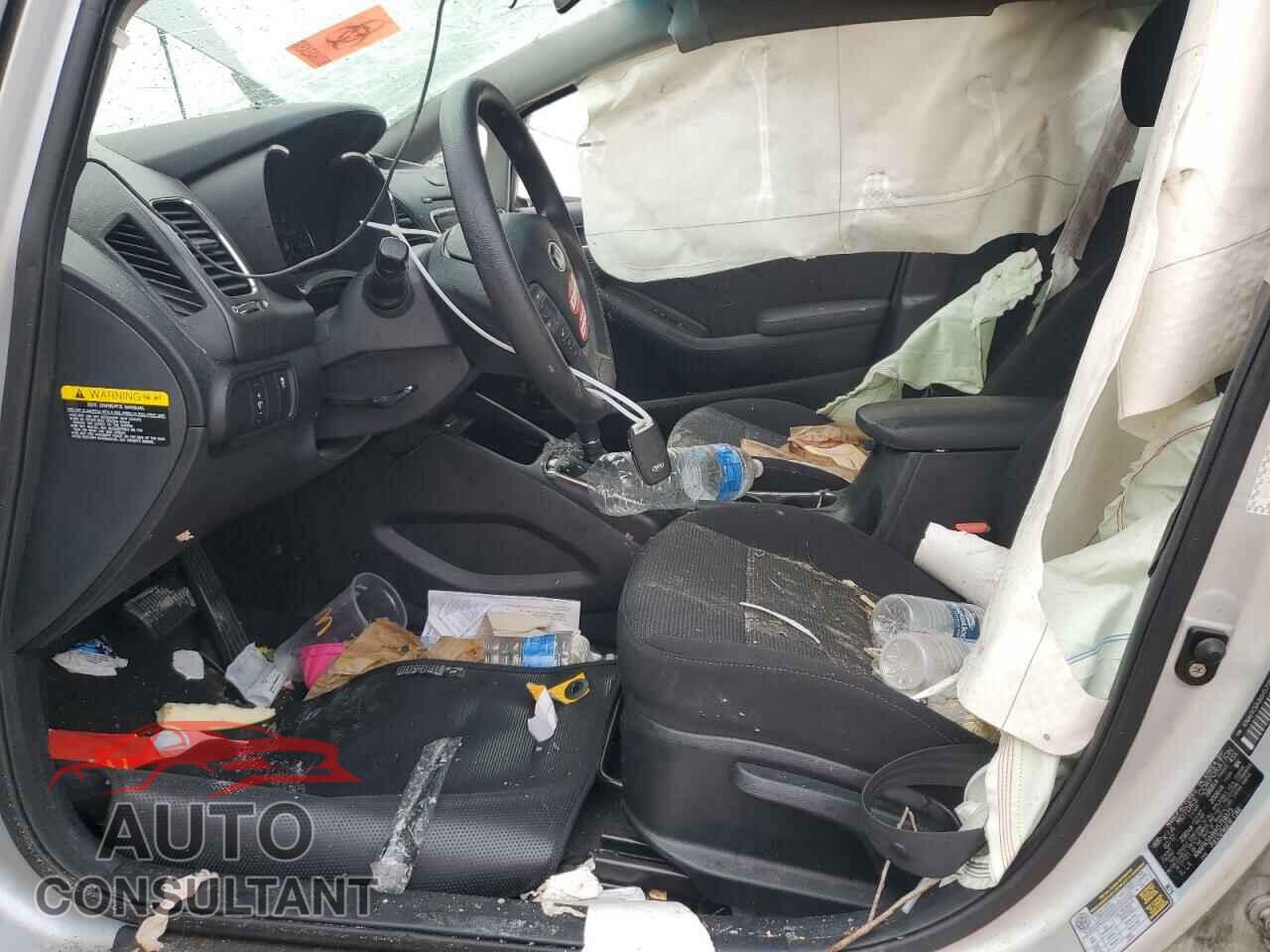 KIA FORTE 2017 - KNAFK5A86H5719075