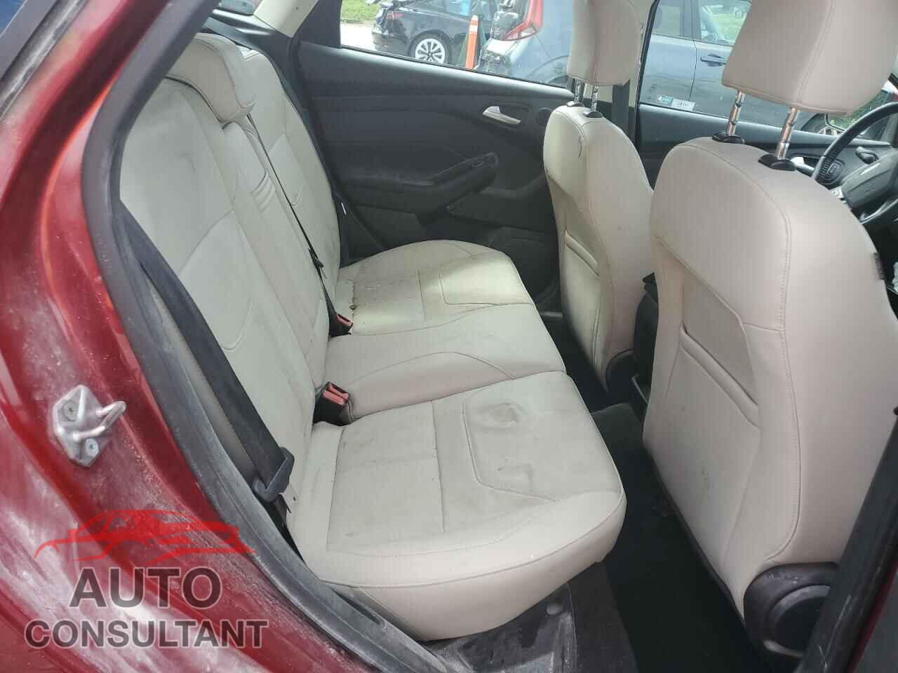FORD FOCUS 2015 - 1FADP3N28FL339370