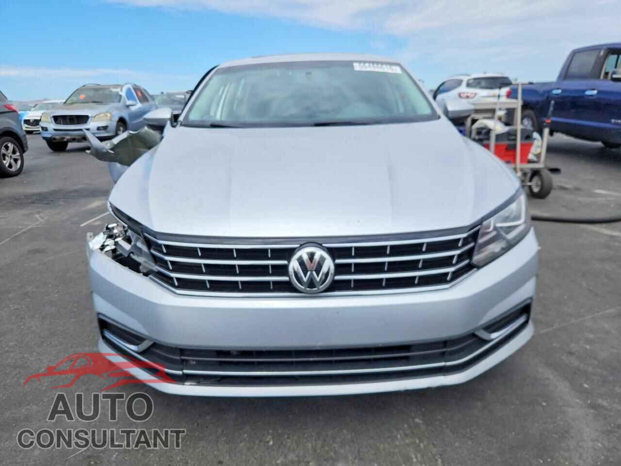 VOLKSWAGEN PASSAT 2019 - 1VWLA7A38KC009751