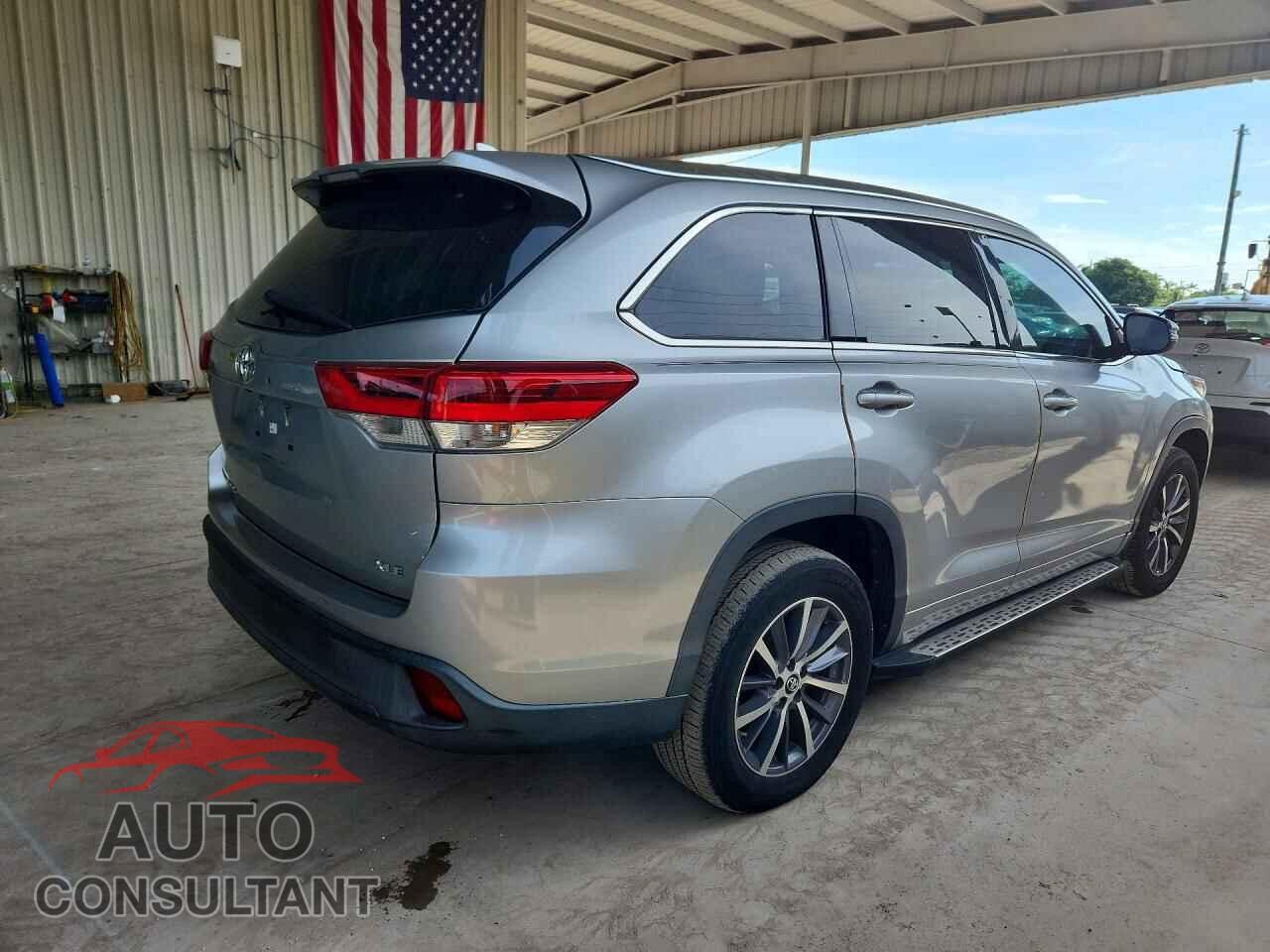 TOYOTA HIGHLANDER 2017 - 5TDKZRFH8HS516910