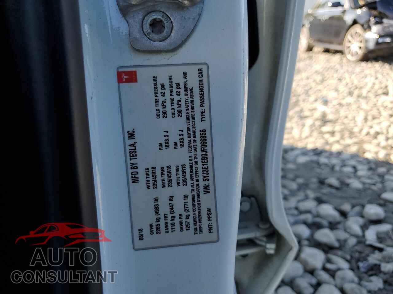 TESLA MODEL 3 2018 - 5YJ3E1EB0JF066856