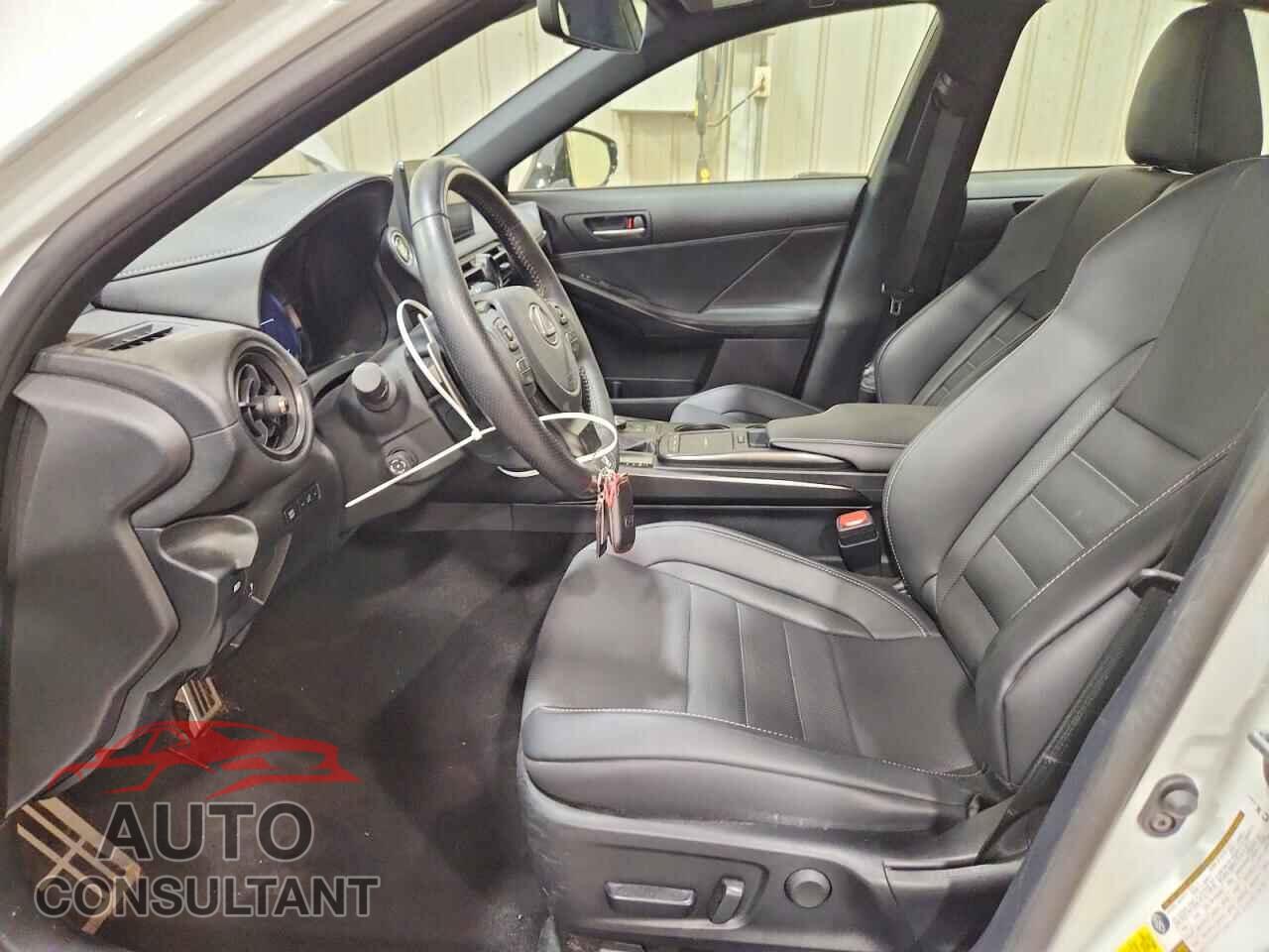 LEXUS IS 2025 - JTHGZ1E23S5042543