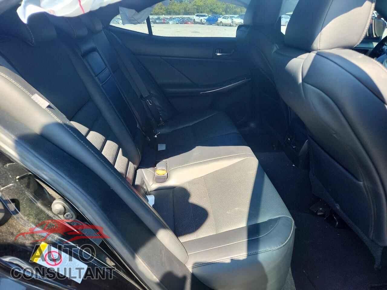 LEXUS IS 2016 - JTHBA1D20G5036841