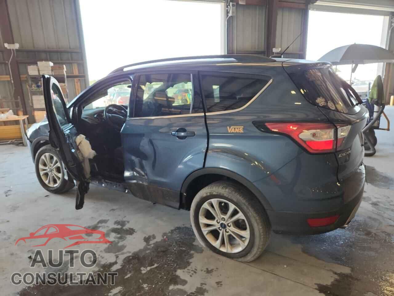 FORD ESCAPE 2018 - 1FMCU0GD5JUC17009