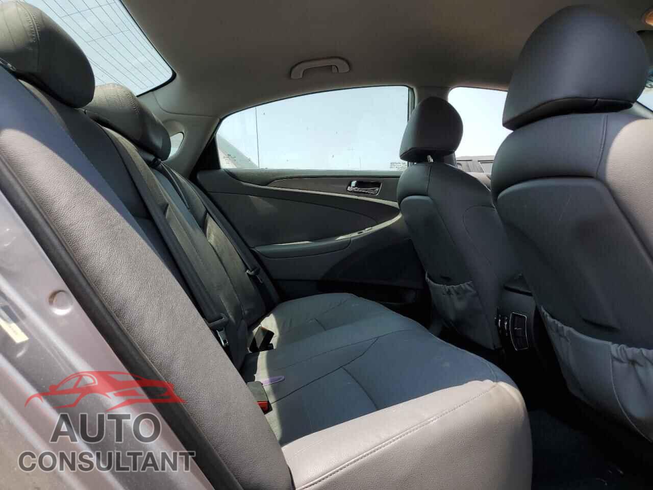 HYUNDAI SONATA 2012 - KMHEC4A41CA029135