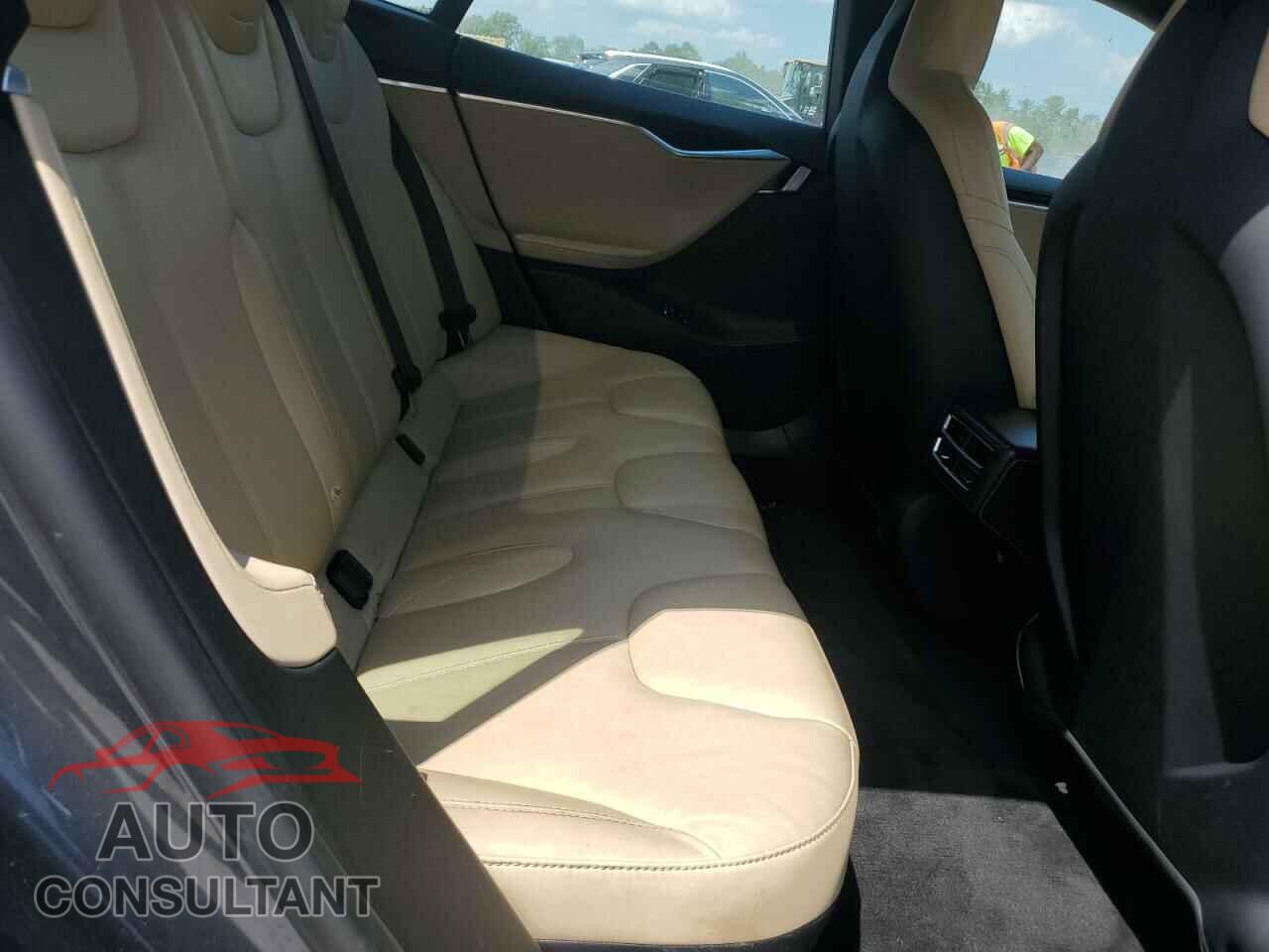 TESLA MODEL S 2015 - 5YJSA1E26FF111037