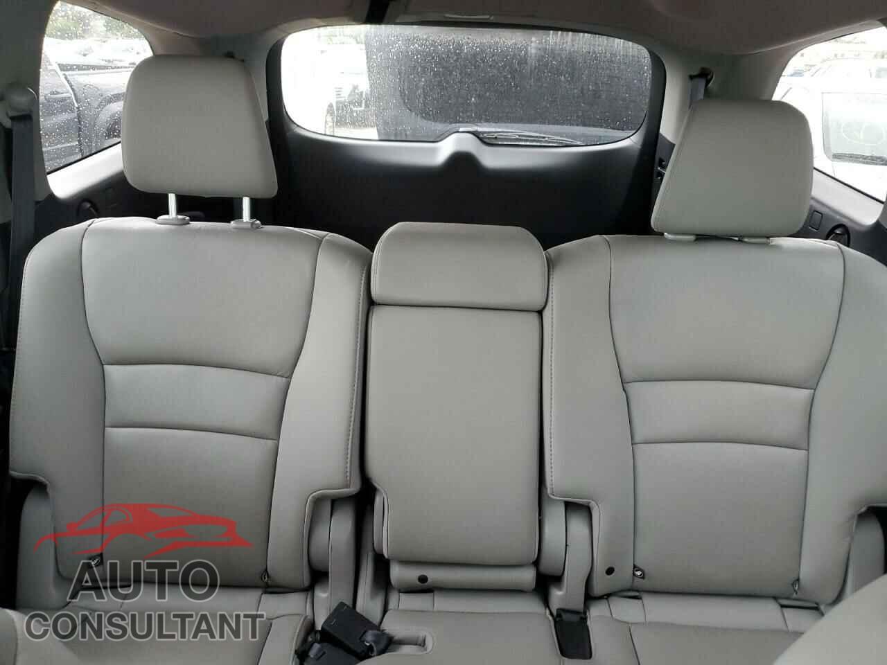 HONDA PILOT 2021 - 5FNYF5H20MB040882