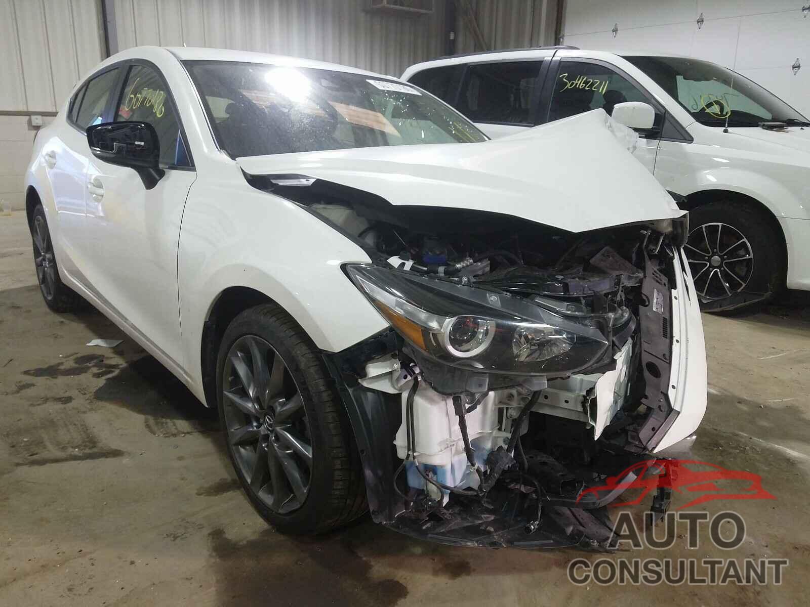 MAZDA 3 2018 - 3MZBN1L32JM184505