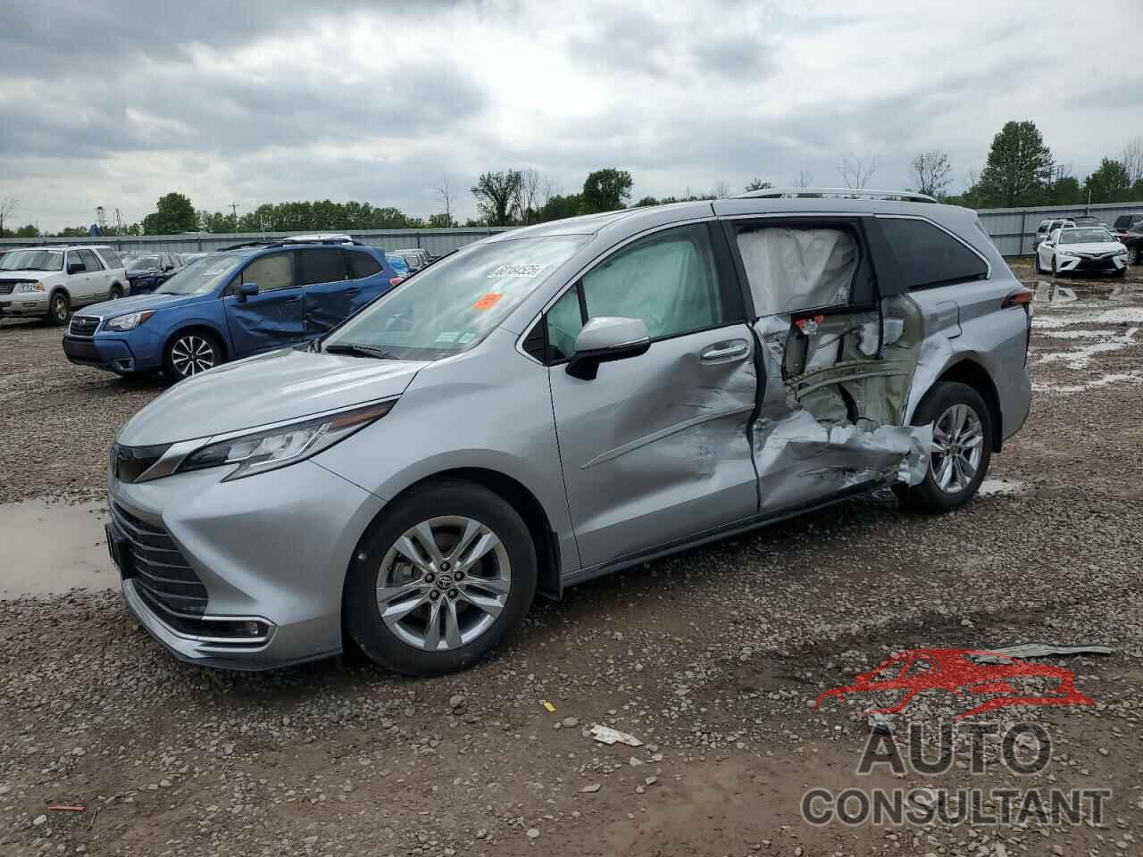 TOYOTA SIENNA 2024 - 5TDZSKFC6RS119583