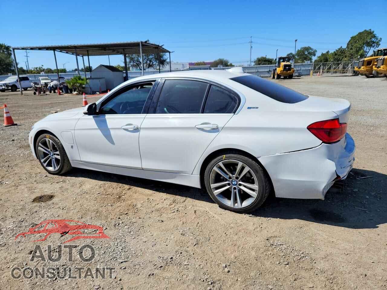 BMW 3 SERIES 2017 - WBA8E1C30HA156896