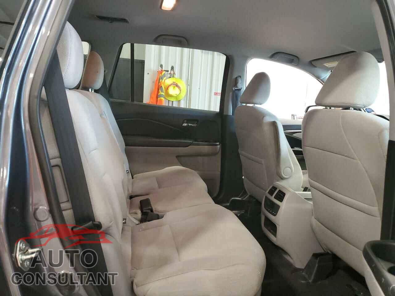 HONDA PILOT 2017 - 5FNYF6H34HB000874