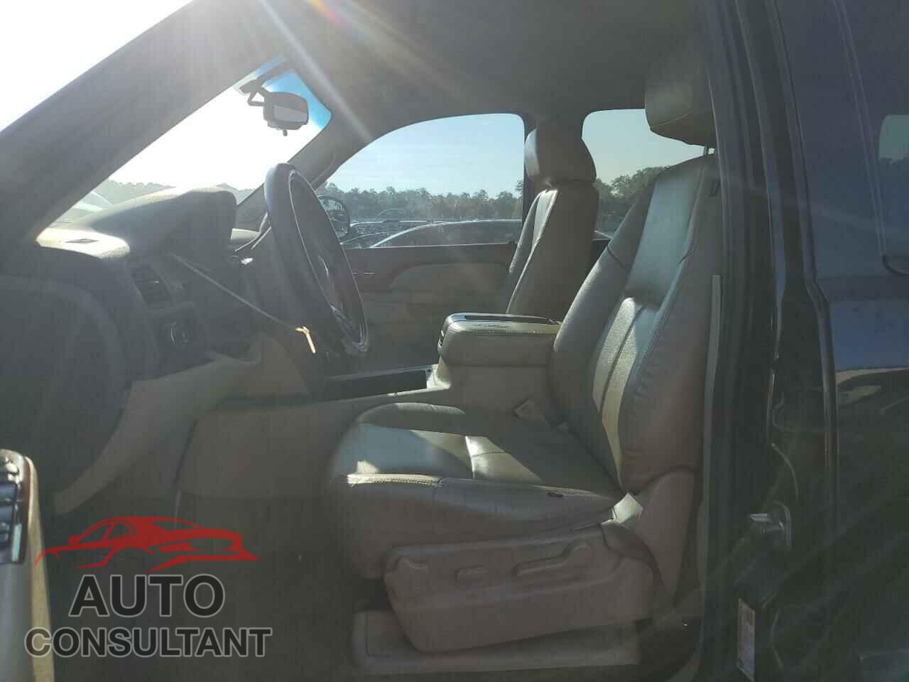 CHEVROLET TAHOE 2011 - 1GNSCAE07BR394942