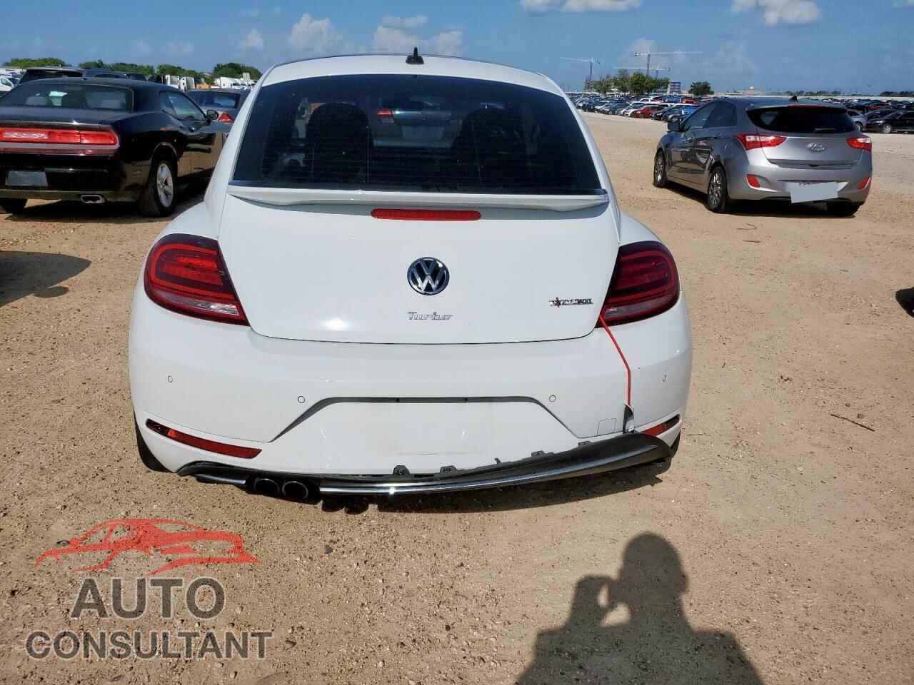 VOLKSWAGEN BEETLE 2019 - 3VWJD7AT7KM720483
