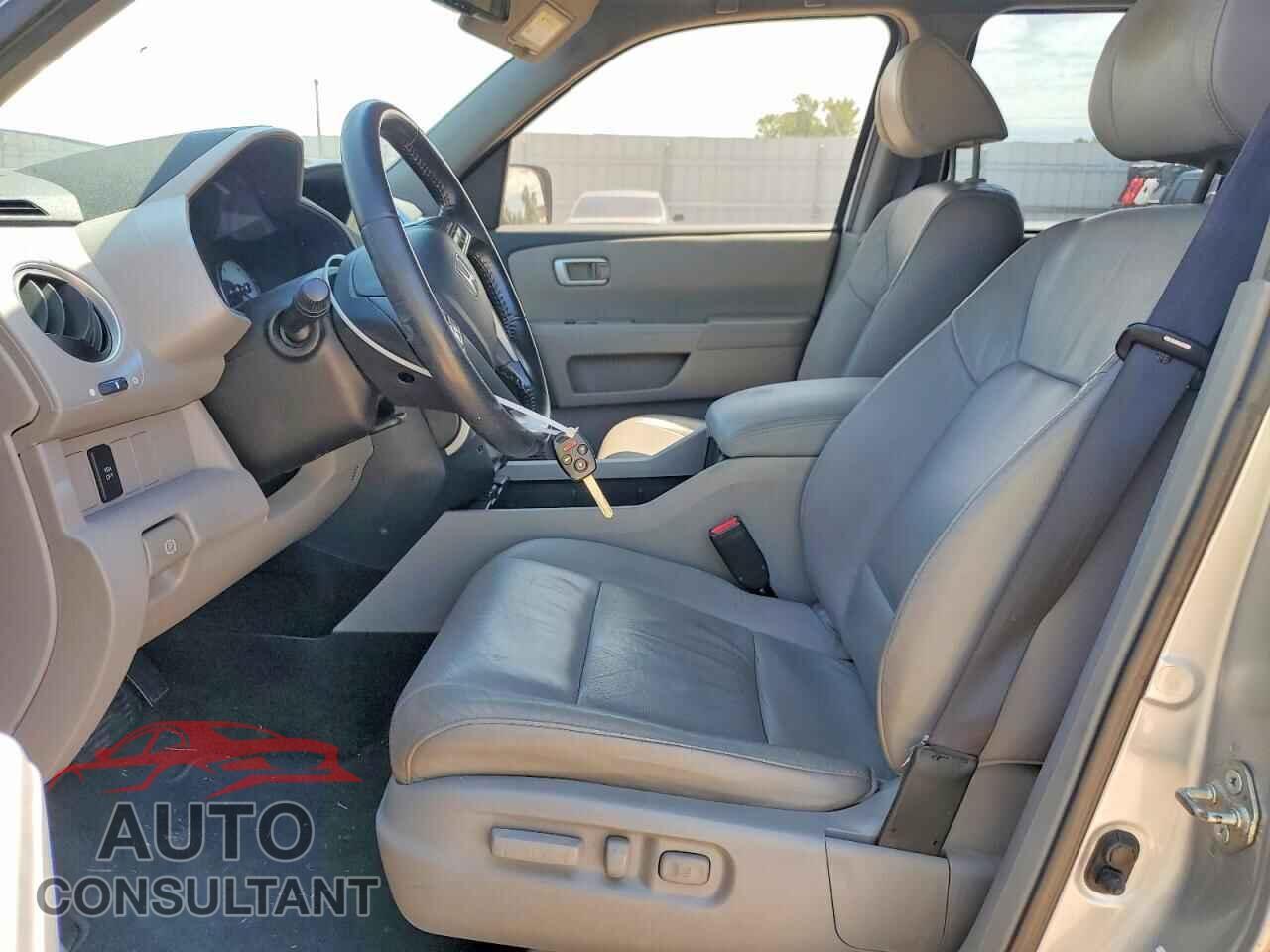 HONDA PILOT 2010 - 5FNYF3H56AB018301