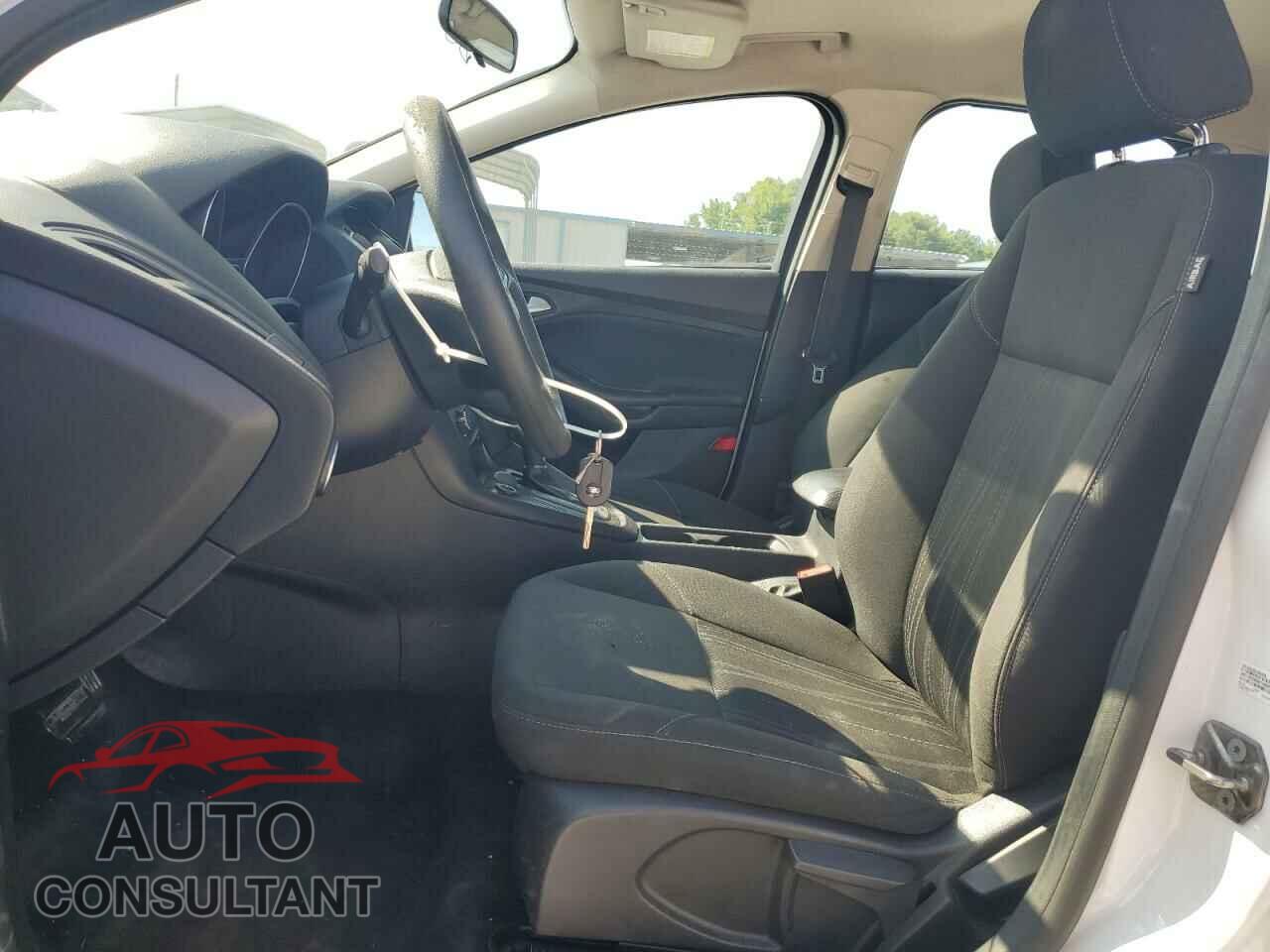 FORD FOCUS 2015 - 1FADP3F22FL218056