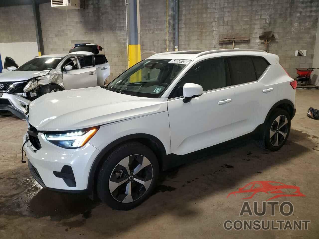 VOLVO XC40 CORE 2025 - YV4L12UJ5S2604026