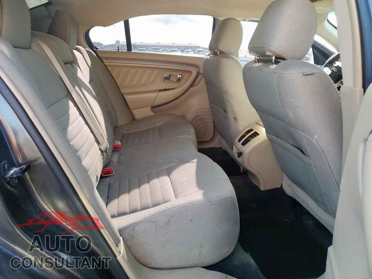 FORD TAURUS 2018 - 1FAHP2D80JG135696