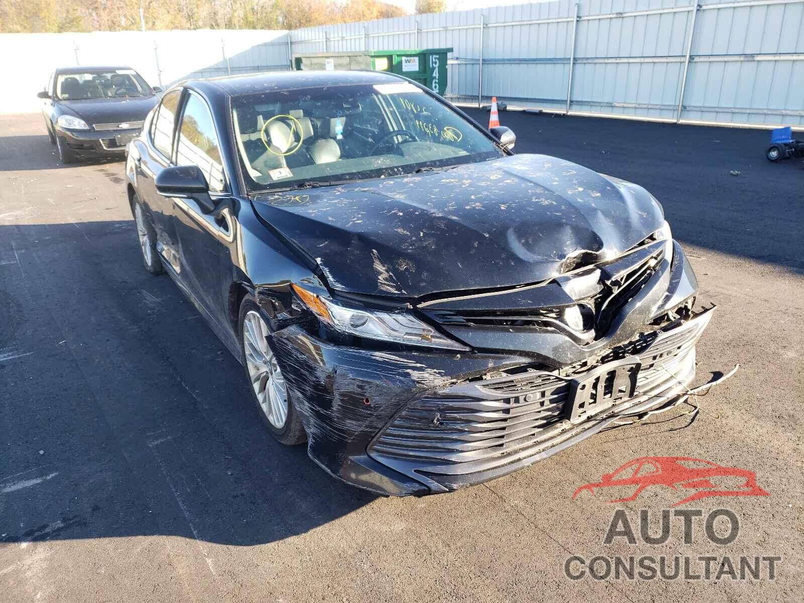 TOYOTA CAMRY 2018 - 4T1B11HK8JU033755