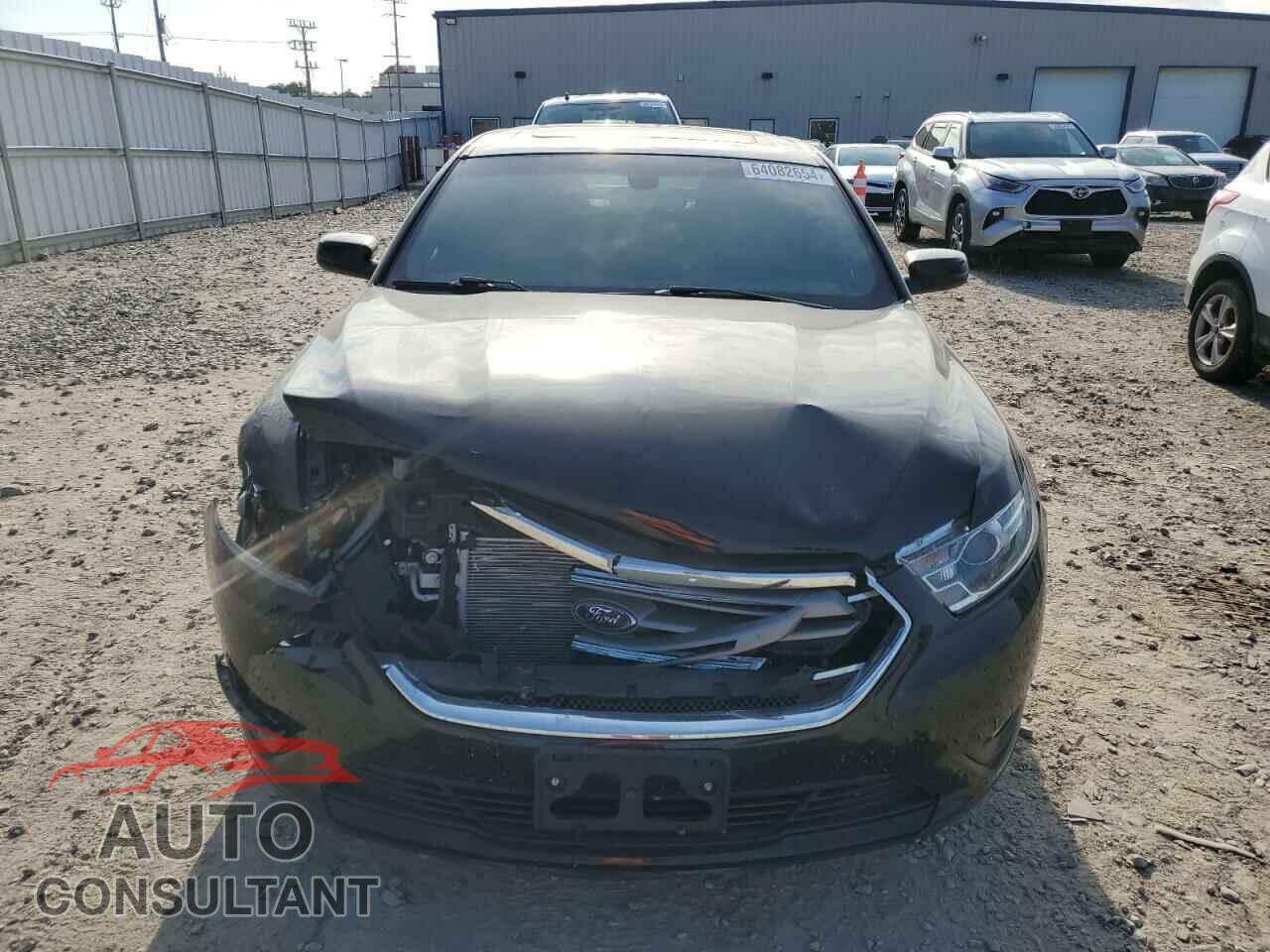 FORD TAURUS 2018 - 1FAHP2E87JG108932