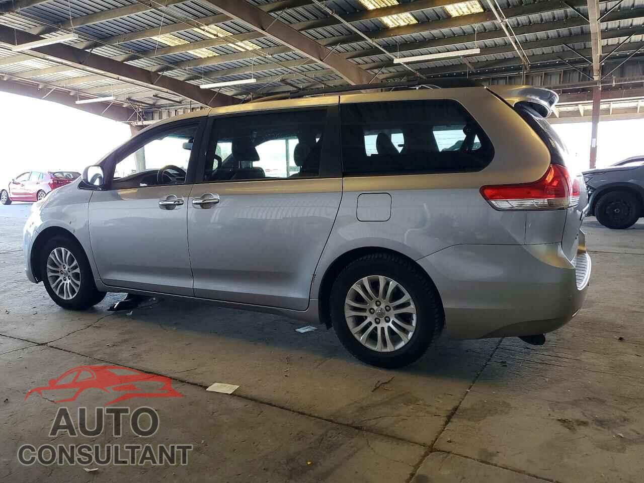 TOYOTA SIENNA 2011 - 5TDYK3DC7BS173842