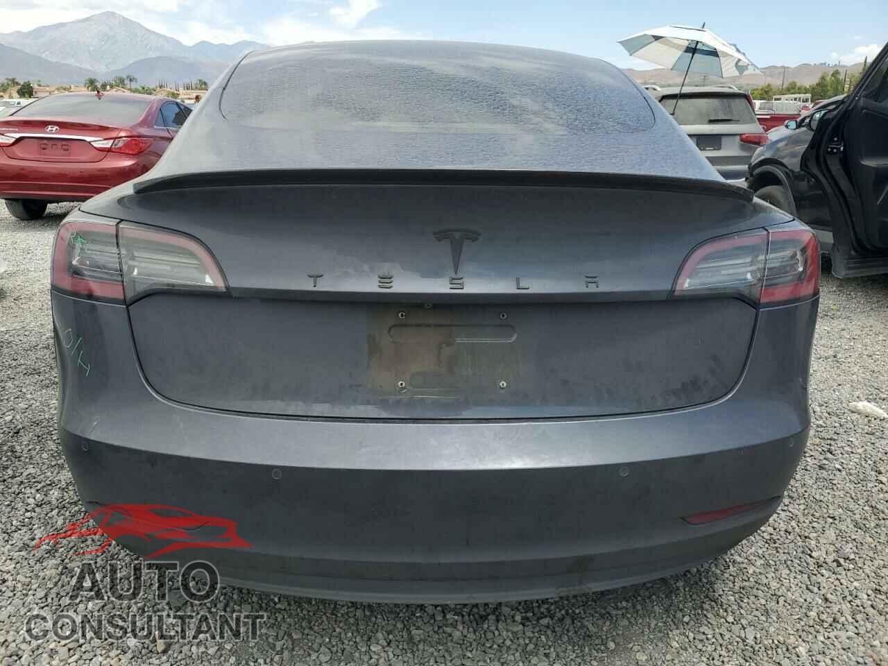 TESLA MODEL 3 2018 - 5YJ3E1EA6JF036185