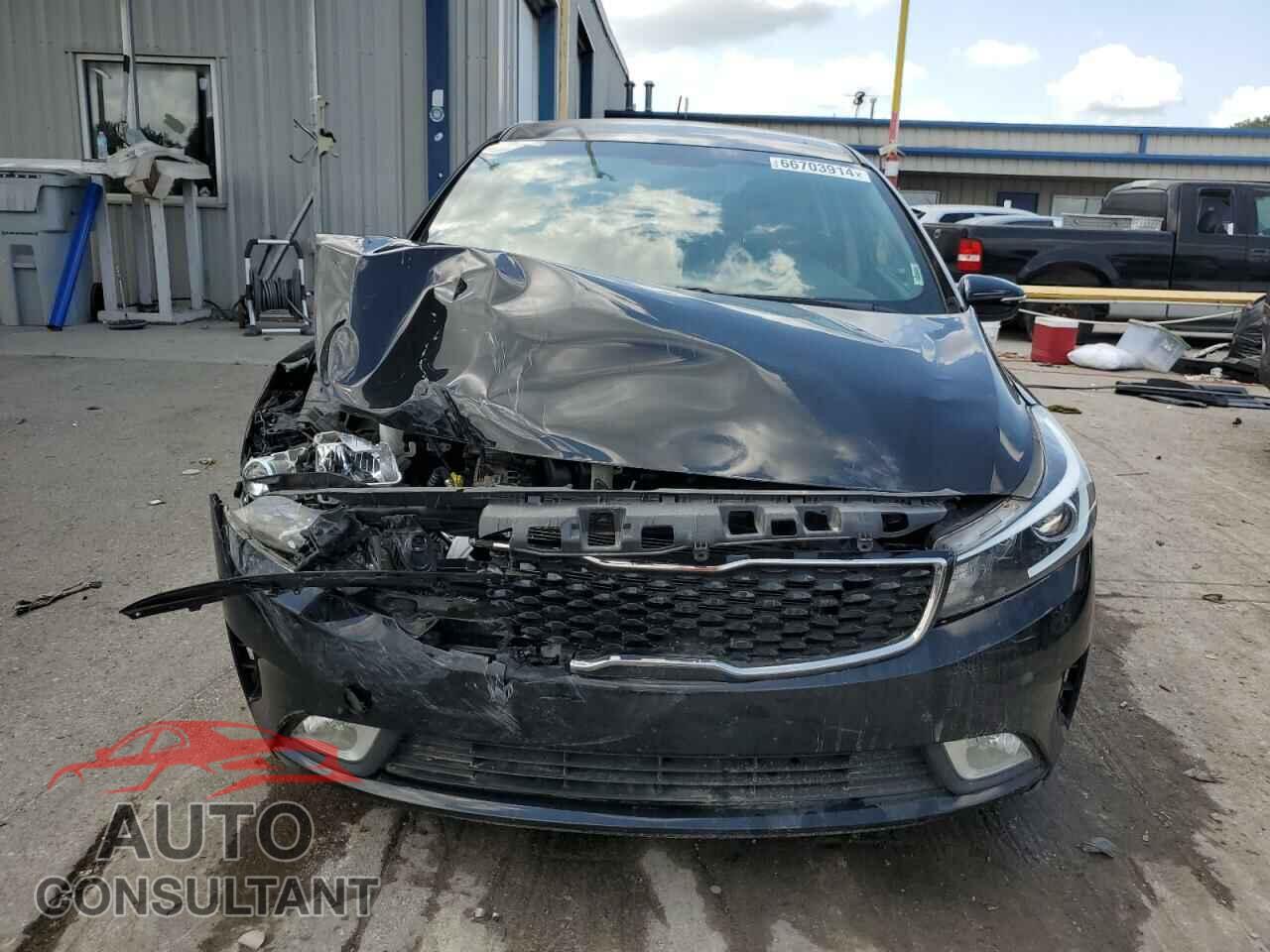 KIA FORTE 2017 - KNAFK5A88H5727047