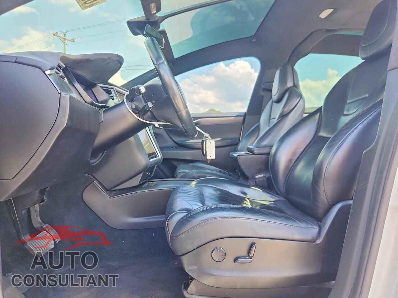 TESLA MODEL X 2017 - 5YJXCBE24HF044673