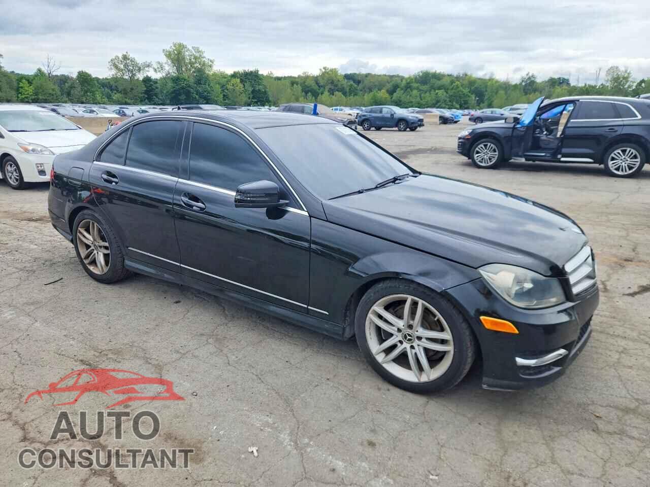 MERCEDES-BENZ C-CLASS 2012 - WDDGF8BB0CA612603
