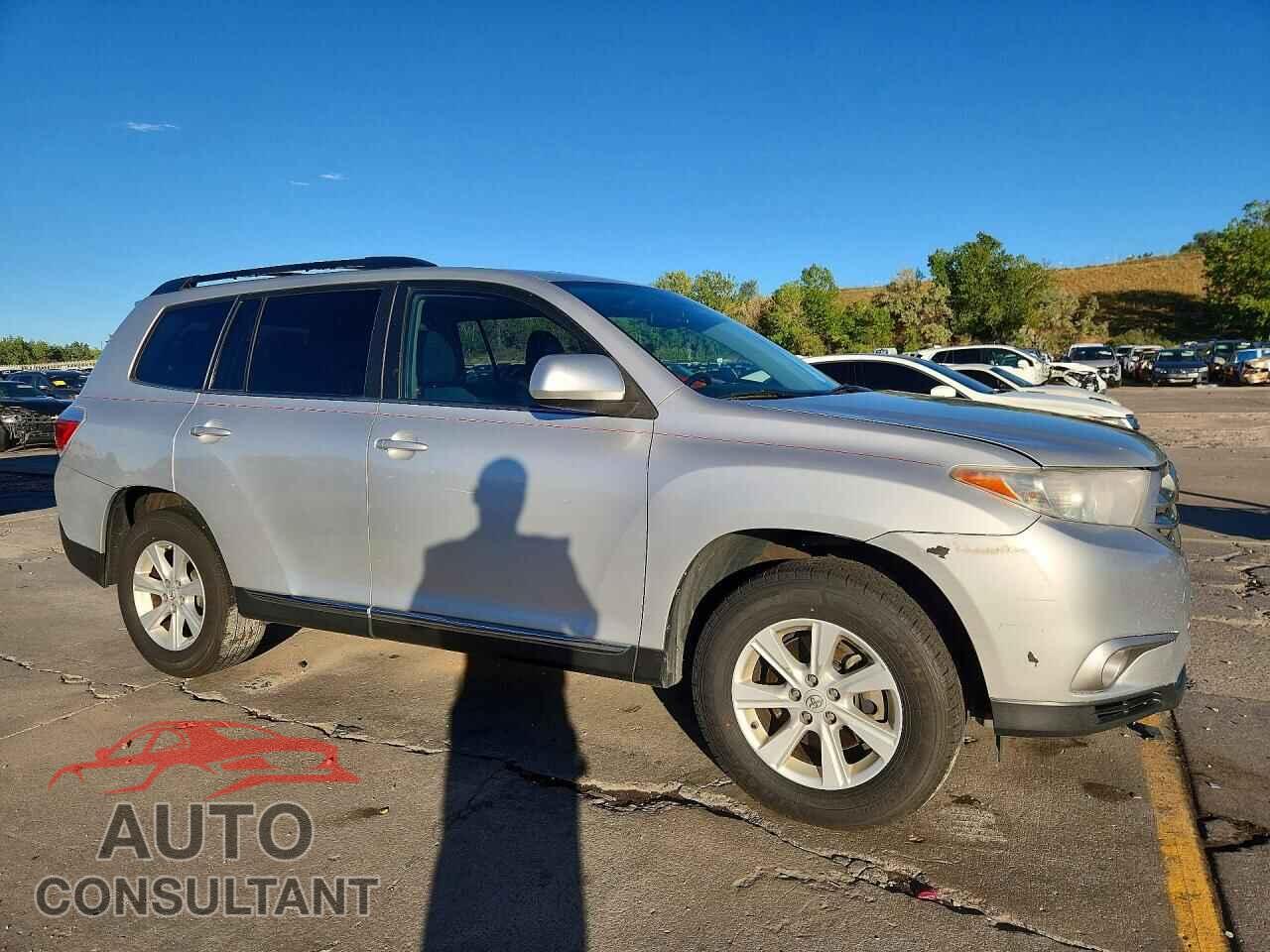 TOYOTA HIGHLANDER 2013 - 5TDBK3EH4DS264537
