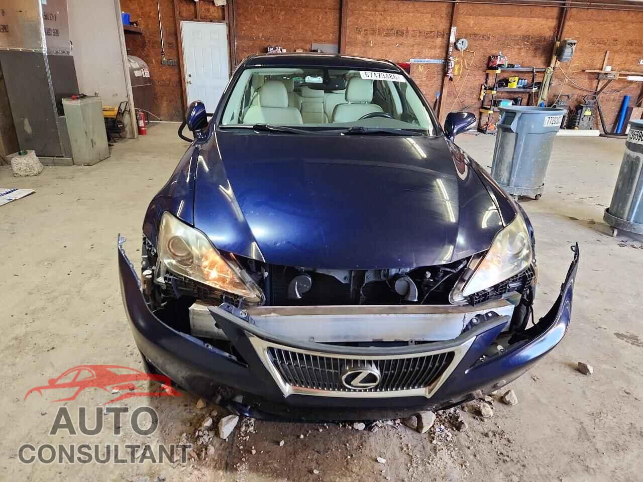 LEXUS IS 2011 - JTHCF5C26B5052694