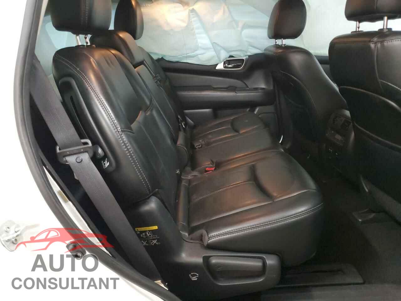 NISSAN PATHFINDER 2017 - 5N1DR2MM4HC642646
