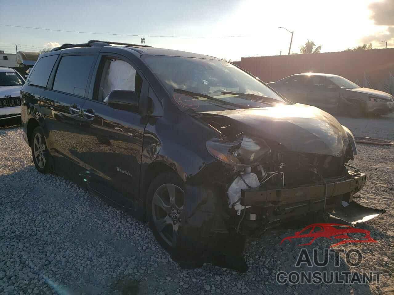 TOYOTA SIENNA 2018 - 5TDXZ3DC3JS945582