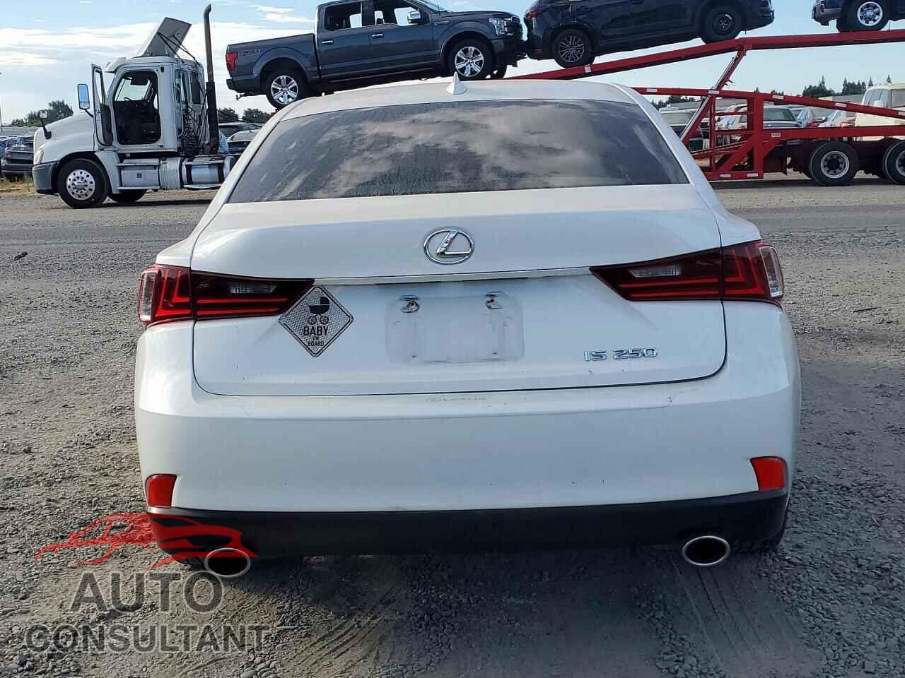 LEXUS IS 2014 - JTHBF1D24E5017675
