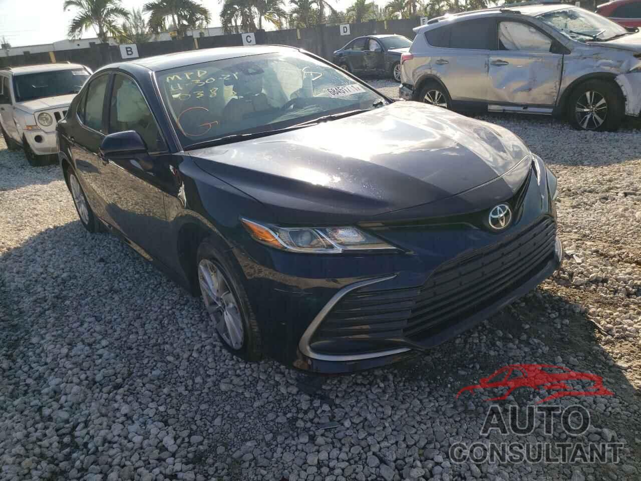 TOYOTA CAMRY 2022 - 4T1C11AK6NU630388