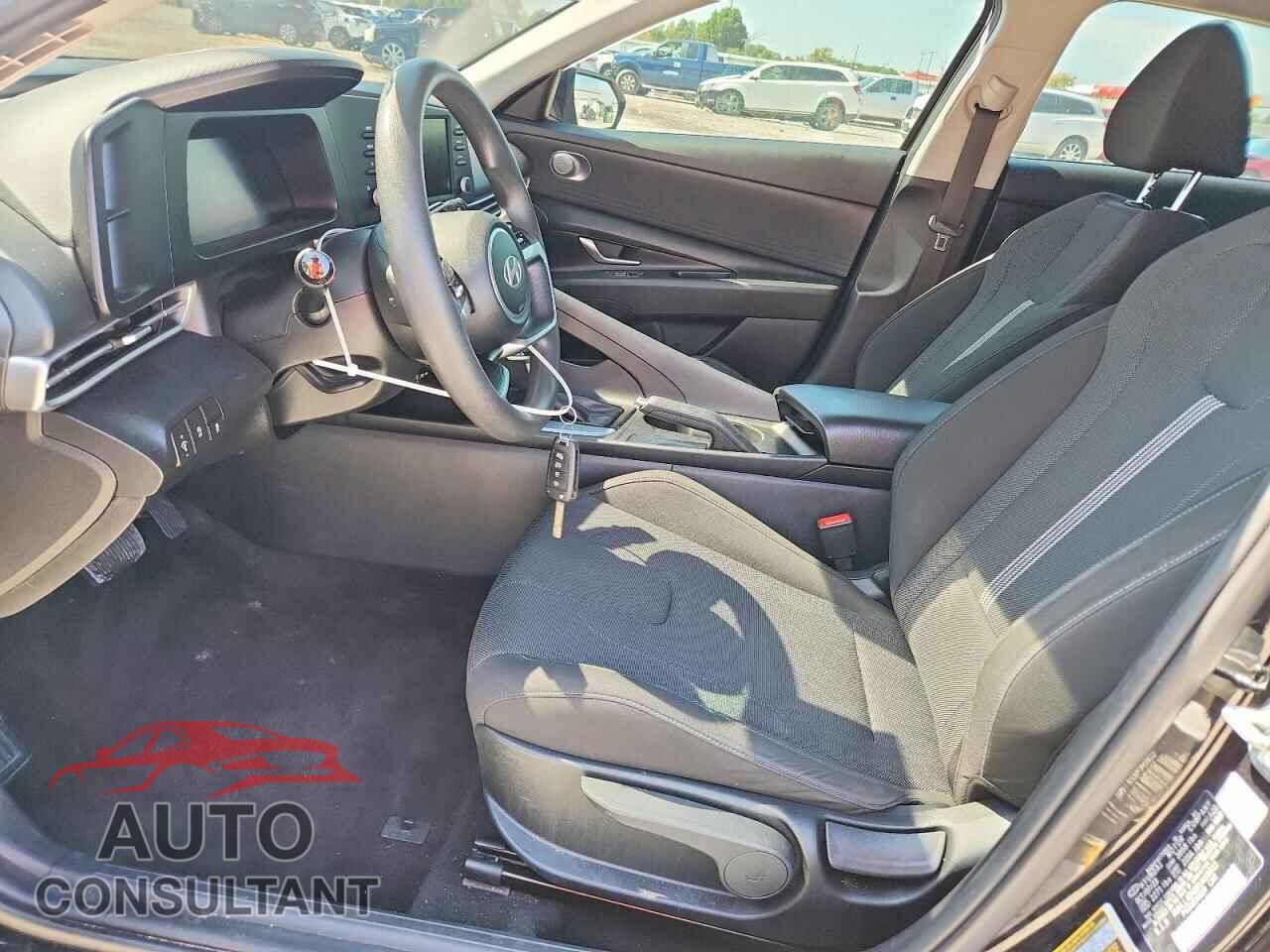 HYUNDAI ELANTRA 2024 - KMHLL4DG8RU669833