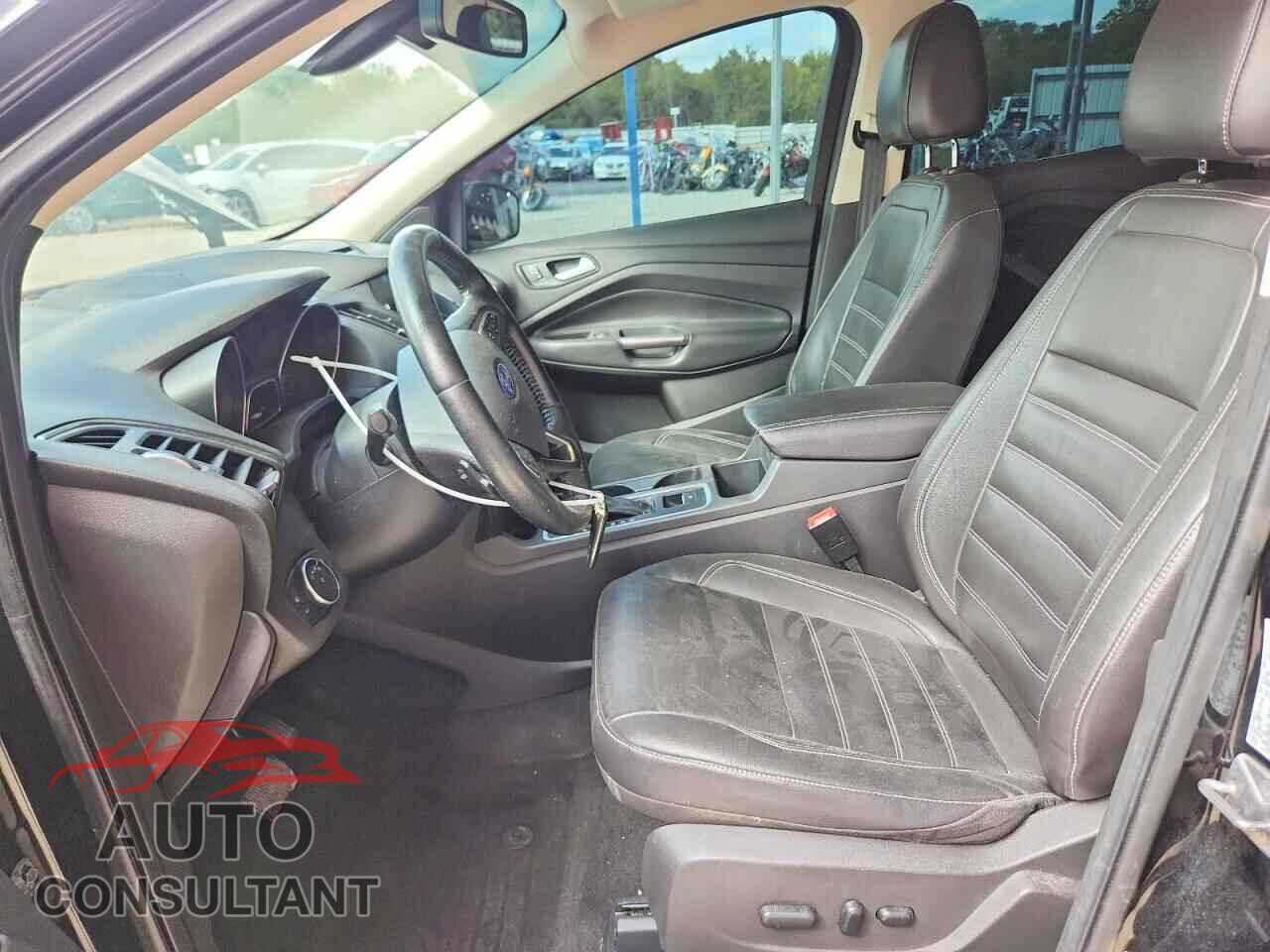 FORD ESCAPE 2017 - 1FMCU0JD3HUB15209