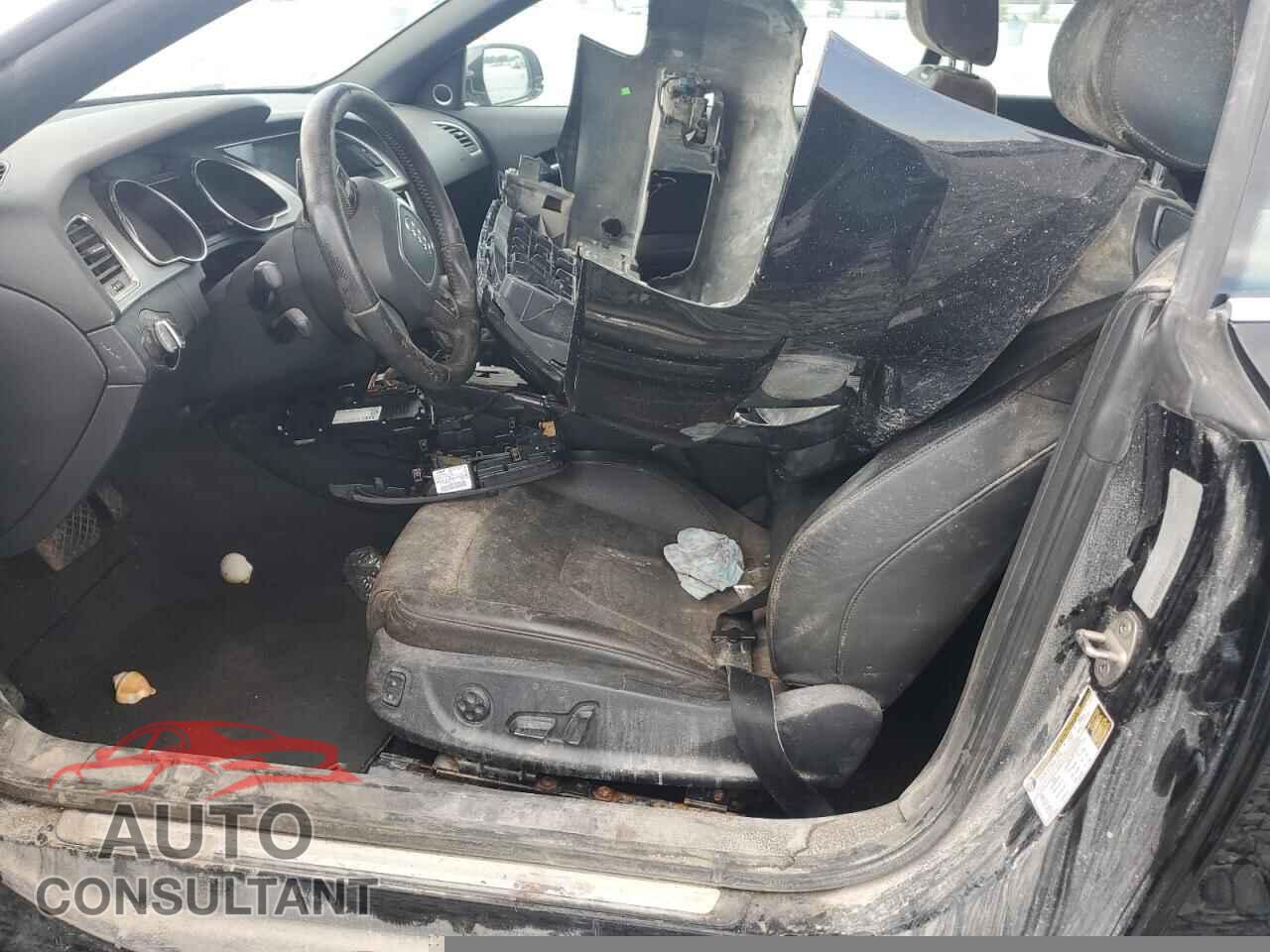 AUDI A5 2011 - WAULFAFH8BN010535