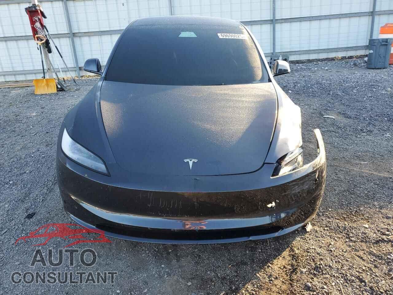 TESLA MODEL 3 2025 - 5YJ3E1EA5SF883359