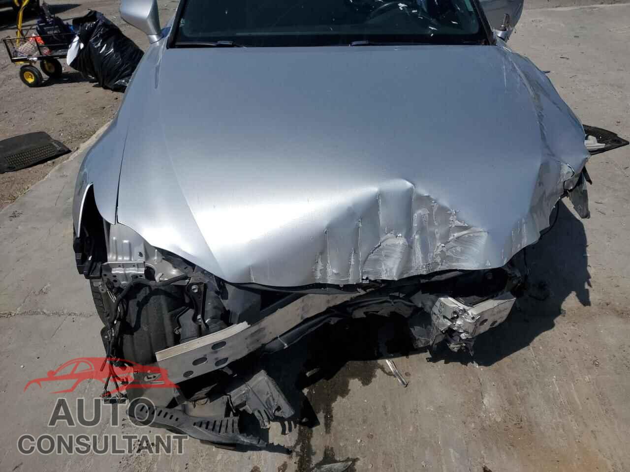 LEXUS IS 2014 - JTHCF1D29E5001251
