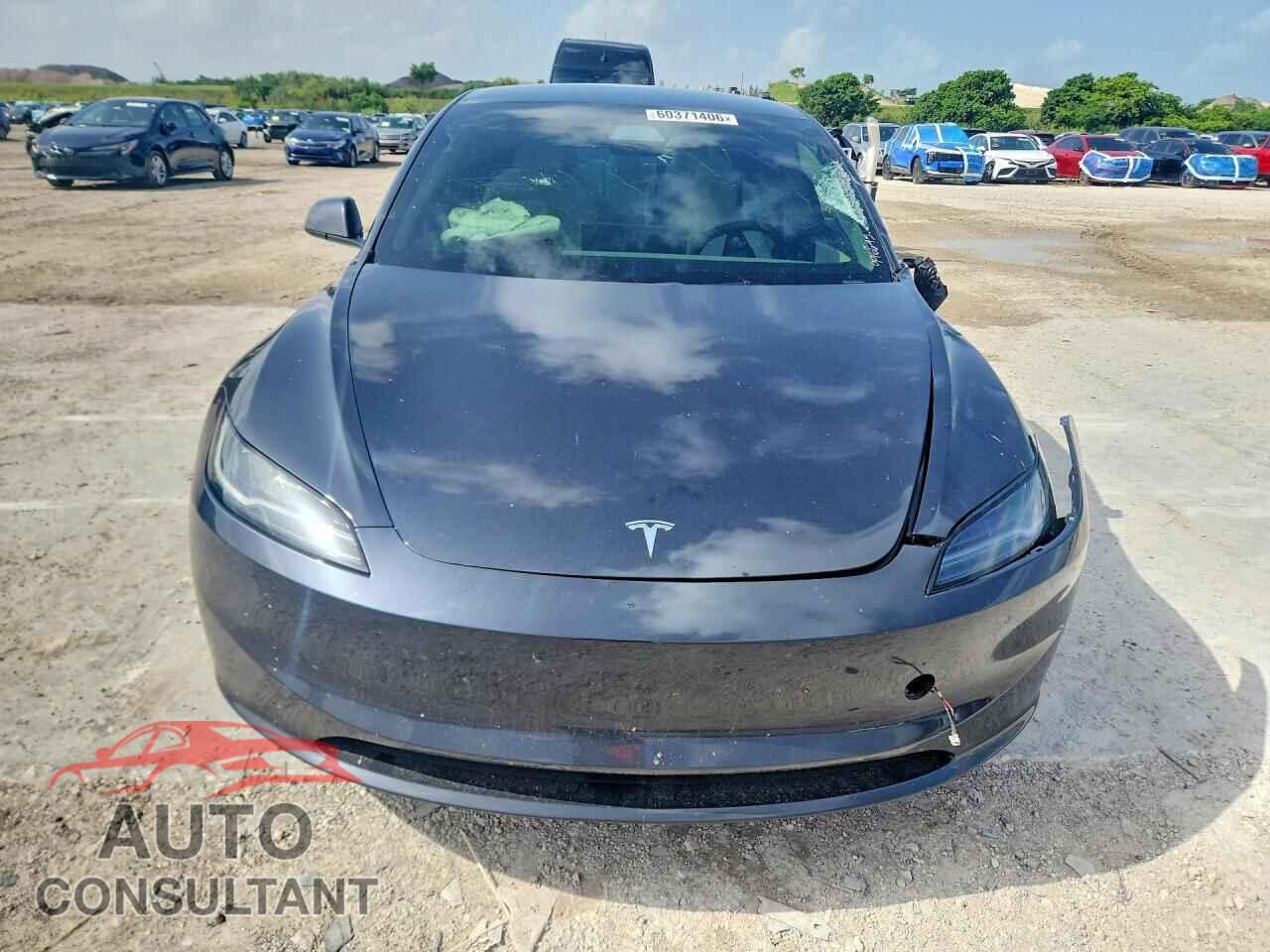 TESLA MODEL 3 2025 - 5YJ3E1EA1SF996645