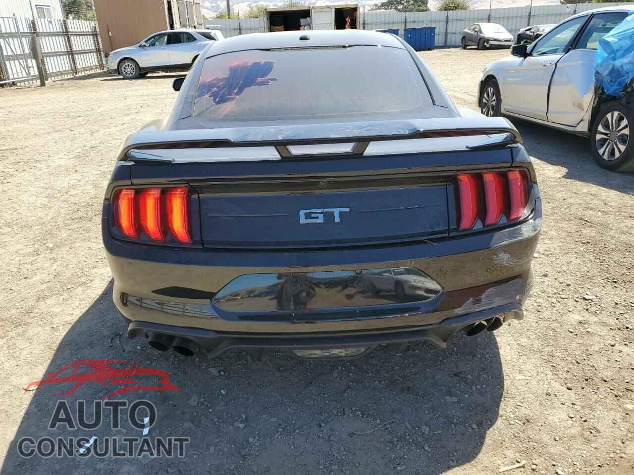 FORD MUSTANG 2018 - 1FA6P8CF8J5123852
